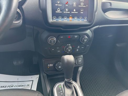 Used 2018 Jeep Renegade Latitude w/ UConnect 8.4 Nav Group image 15