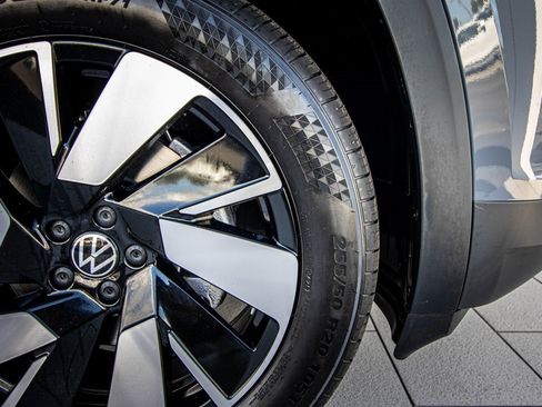 New 2026 Volkswagen Atlas Cross Sport SE image 22