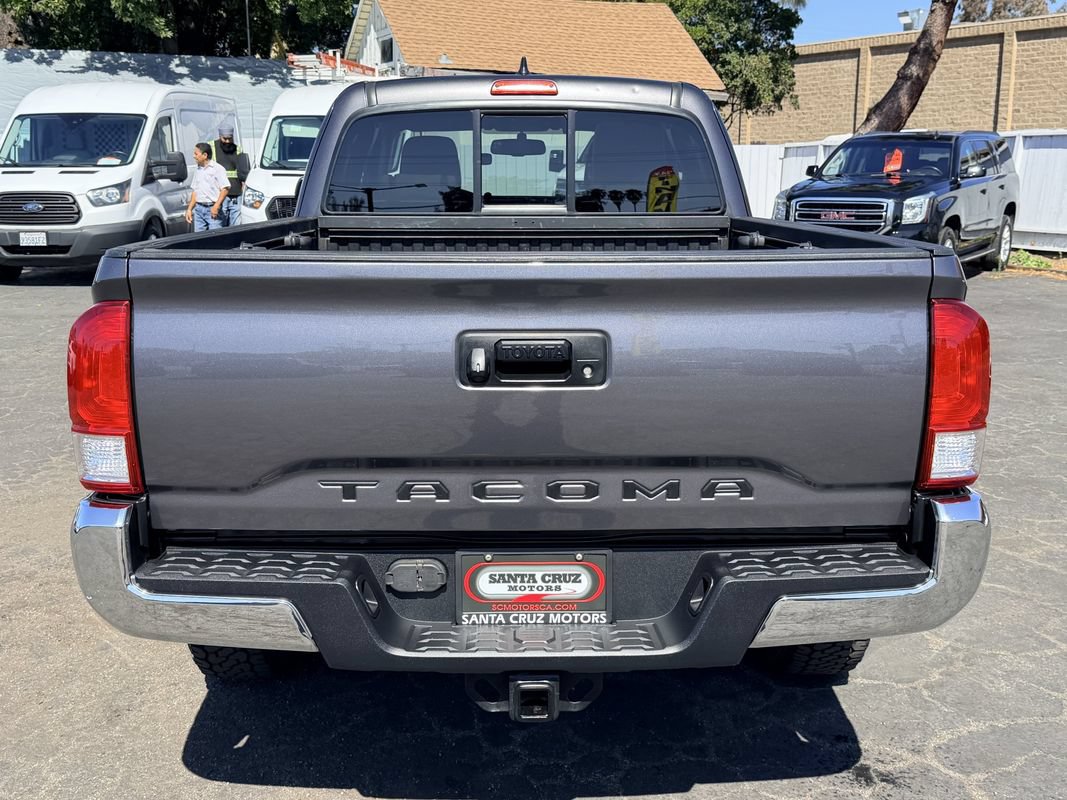 Used 2017 Toyota Tacoma SR5 w/ Tow Package RWD image 5