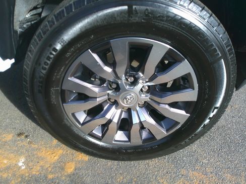 Used 2023 Toyota Tacoma Limited image 15