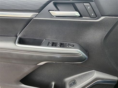 Used 2025 GMC Acadia Elevation image 6