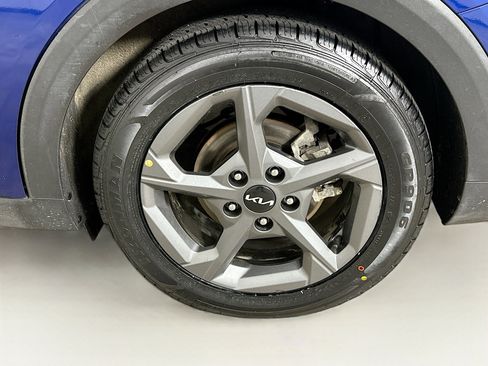 Used 2025 Kia K4 LXS image 11