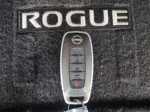 Certified 2024 Nissan Rogue Platinum w/ Platinum Premium Package FWD image 34