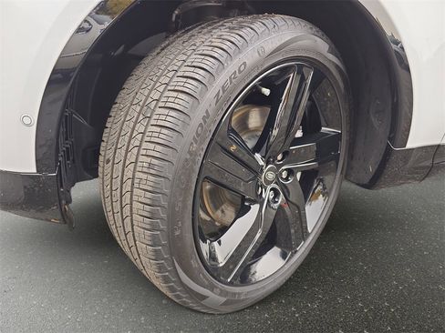 New 2025 Land Rover Discovery Dynamic SE image 35