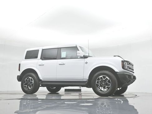 New 2025 Ford Bronco Outer Banks image 3