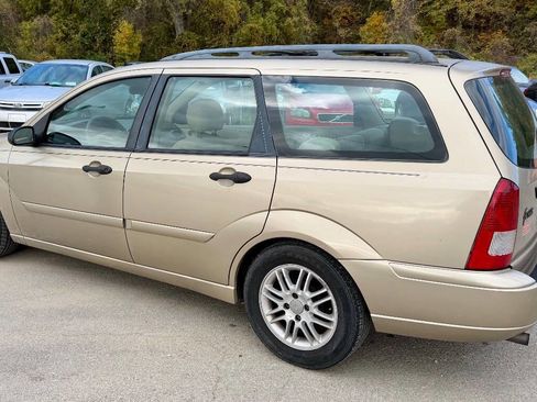 Used 2002 Ford Focus SE image 2