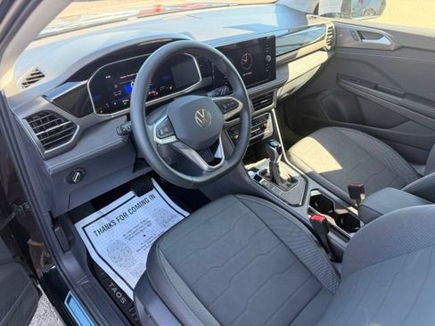 Certified 2025 Volkswagen Taos SE FWD image 9