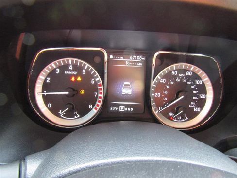 Used 2018 Nissan Titan SV image 15