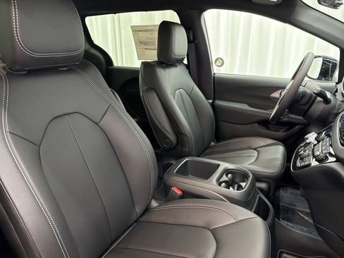 New 2026 Chrysler Voyager LX image 29