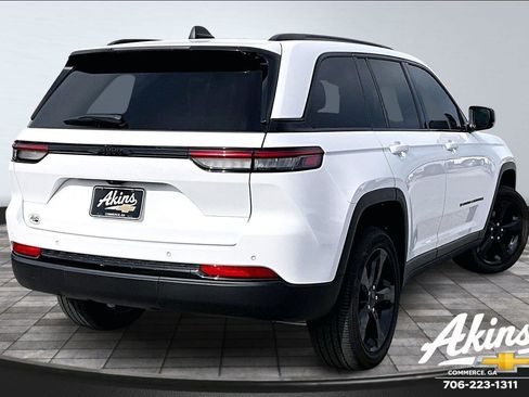 Used 2024 Jeep Grand Cherokee Altitude image 6