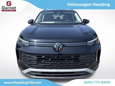 New 2025 Volkswagen Tiguan SE image 8