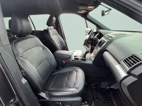 Used 2018 Ford Explorer Limited AWD/4WD image 27