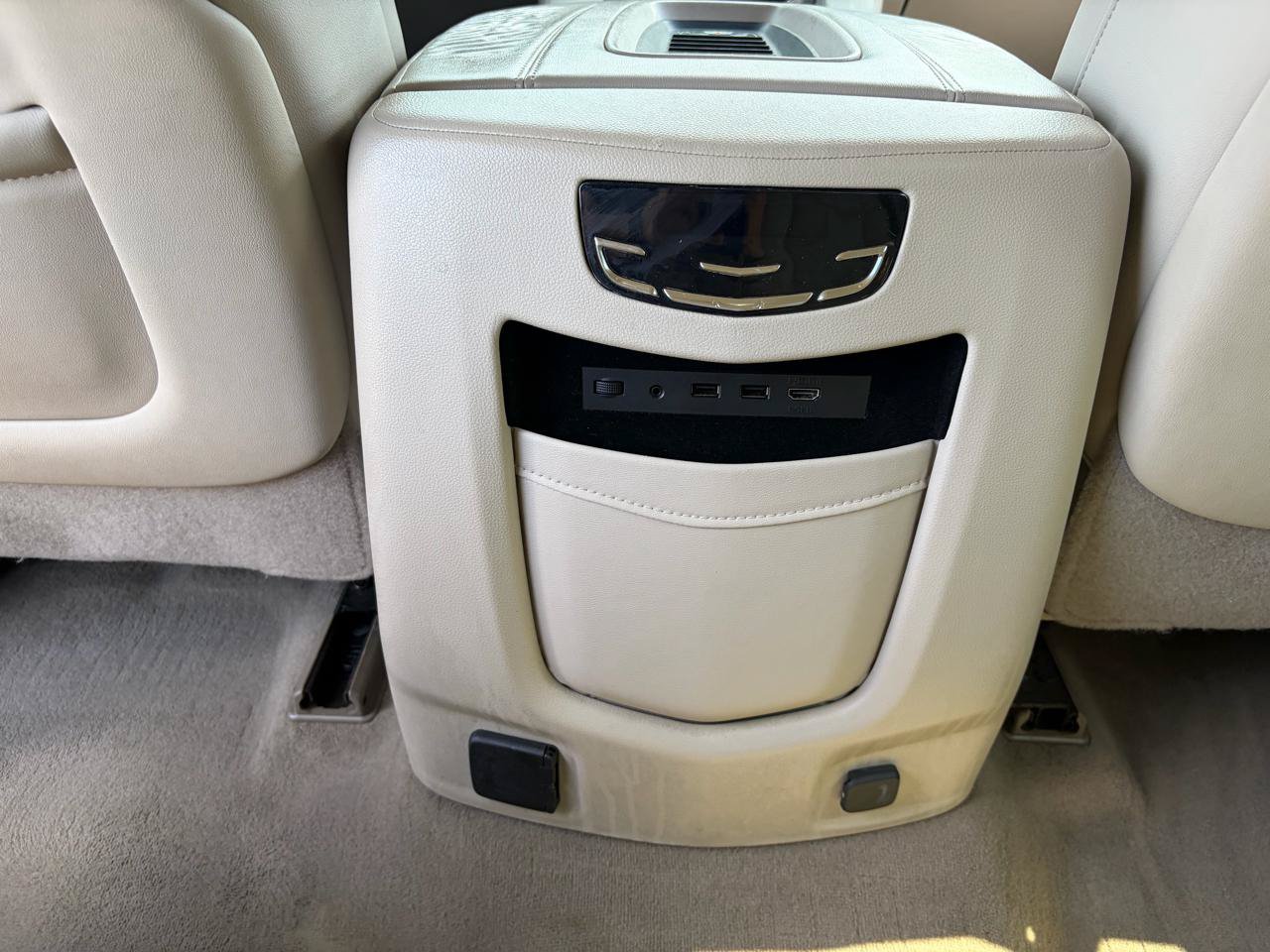 Used 2018 Cadillac Escalade Premium Luxury AWD/4WD image 19