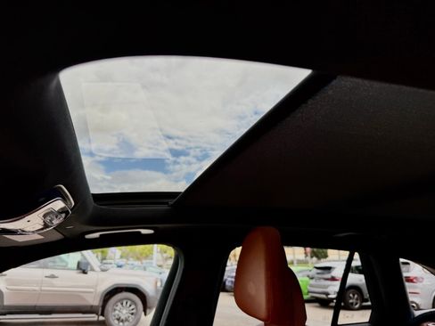 Used 2024 Mercedes-Benz GLC 300 image 29