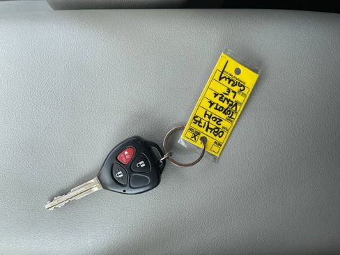 Used 2014 Toyota Venza LE FWD image 32