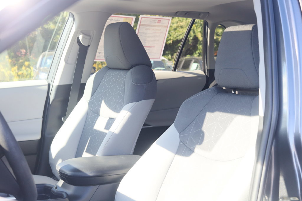 Certified 2021 Toyota RAV4 XLE w/ Convenience Package AWD/4WD image 18