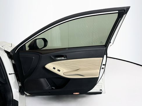 Used 2020 Toyota Avalon Limited w/ Advanced Safety Package FWD image 32