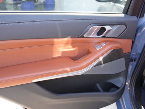 Used 2024 BMW X7 xDrive40i w/ Premium Package image 10