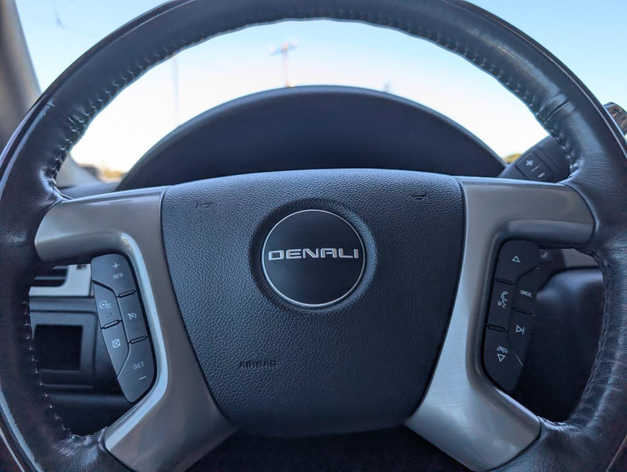 Used 2013 GMC Yukon Denali RWD image 14