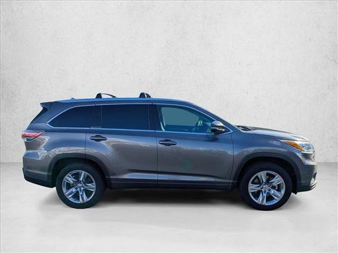 Used 2014 Toyota Highlander Limited Platinum image 3
