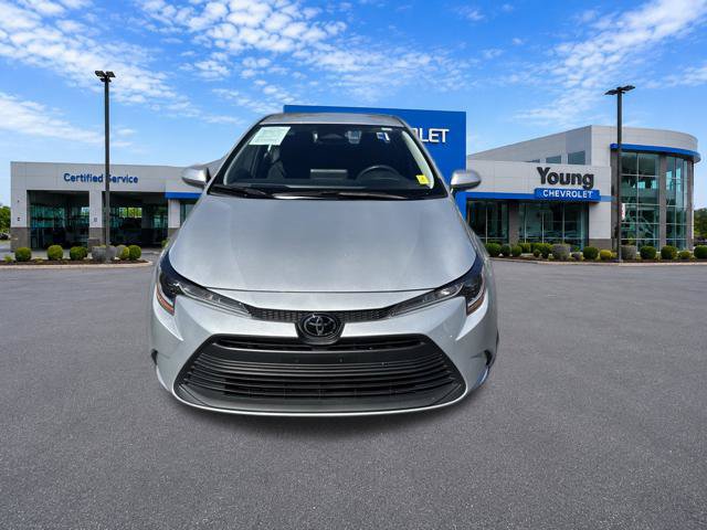 Used 2025 Toyota Corolla LE FWD image 2