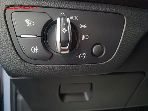 Used 2024 Audi Q5 2.0T Premium w/ Convenience Package image 16