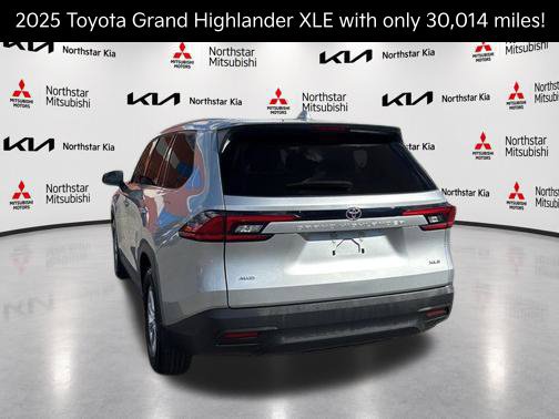 Used 2025 Toyota Grand Highlander AWD image 5