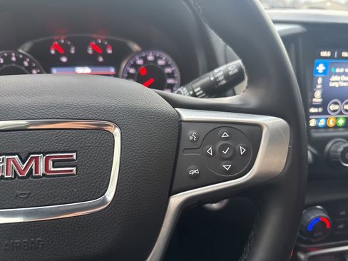Used 2024 GMC Terrain SLT image 19