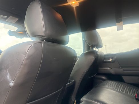 Used 2020 Toyota Tacoma TRD Off-Road image 33