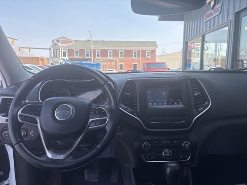 Used 2019 Jeep Cherokee Latitude Plus w/ Comfort/Convenience Group image 15