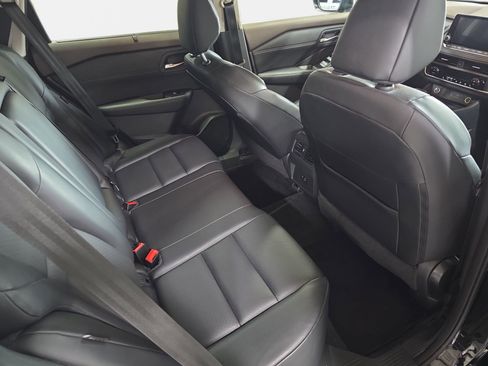 Used 2023 Nissan Rogue SV w/ SV Premium B Package FWD image 11