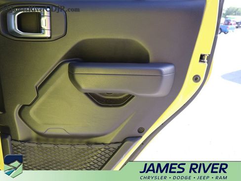 Used 2023 Jeep Wrangler Unlimited Rubicon 4xe w/ Cold Weather Group AWD/4WD image 11