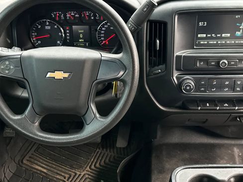 Used 2018 Chevrolet Silverado 1500 Custom RWD image 16