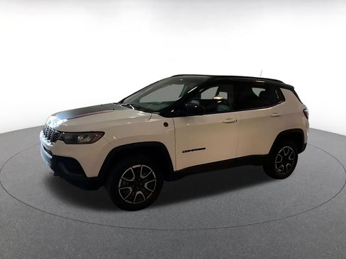 Used 2025 Jeep Compass Trailhawk AWD/4WD image 8
