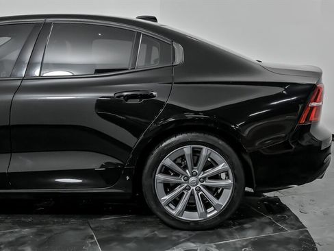 Used 2021 Volvo S60 T6 Momentum w/ Premium Package image 7