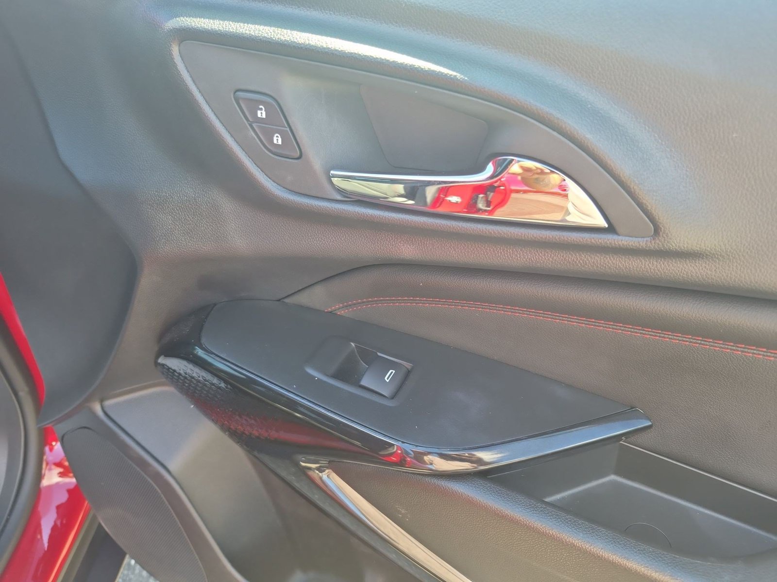 Used 2026 Chevrolet Trax RS w/ Sunroof Package FWD image 28