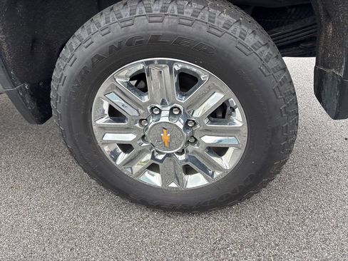 Used 2024 Chevrolet Silverado 2500 High Country w/ High Country Premium Package AWD/4WD image 11