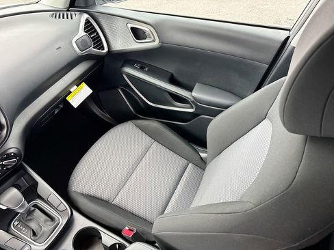 Used 2025 Kia Soul LX w/ LX Technology Package image 21