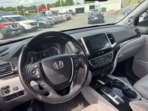 Used 2016 Honda Pilot Touring image 17