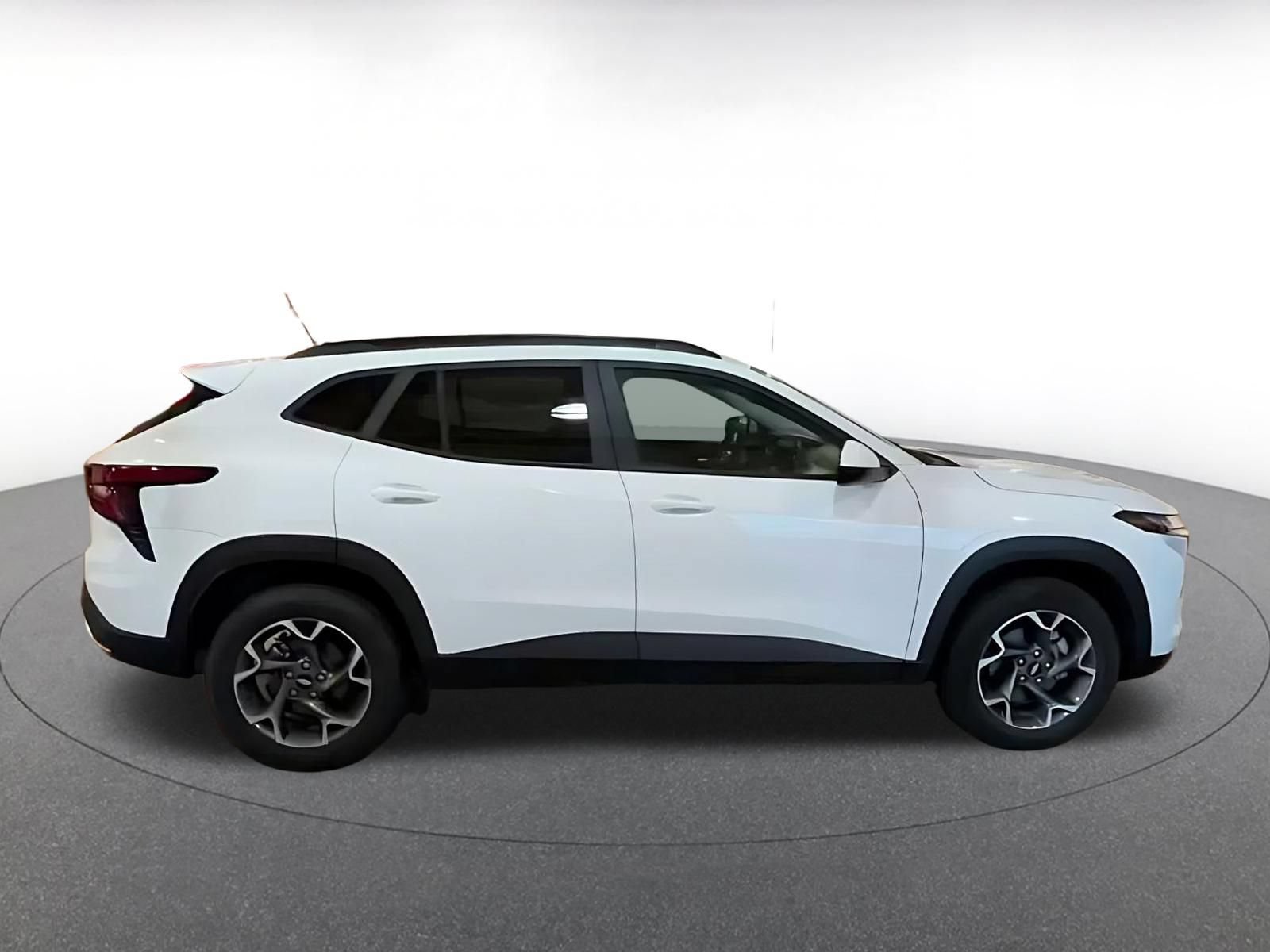 Used 2026 Chevrolet Trax LT FWD image 13