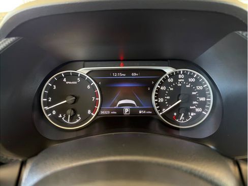 Used 2025 Nissan Sentra SV FWD image 16
