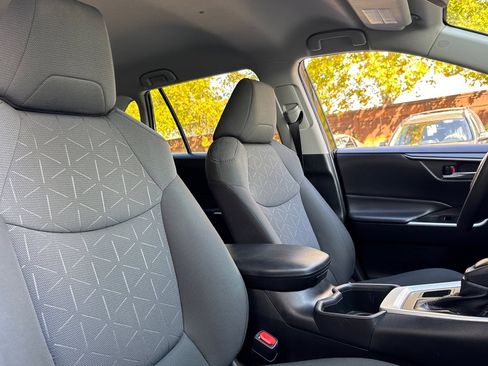 Used 2022 Toyota RAV4 XLE image 30