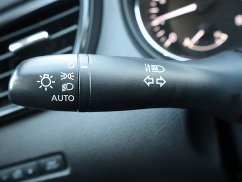 Used 2019 Nissan Rogue S AWD/4WD image 31