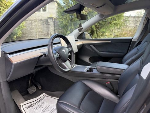 Used 2022 Tesla Model Y Long Range image 14