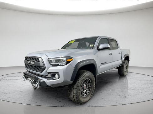 Used 2021 Toyota Tacoma TRD Off-Road AWD/4WD image 7