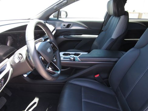 Used 2024 Cadillac Lyriq Tech RWD image 15