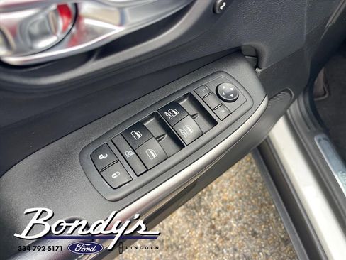 Used 2019 Jeep Cherokee Limited w/ Luxury Group image 8