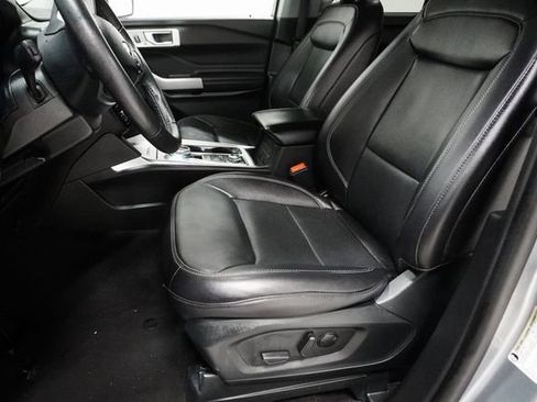 Used 2024 Ford Explorer Limited AWD/4WD image 9