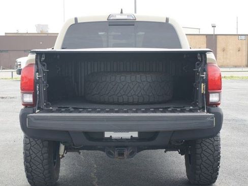 Used 2019 Toyota Tacoma TRD Off-Road image 16
