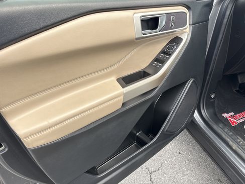 Used 2022 Ford Explorer XLT w/ Equipment Group 202A image 22